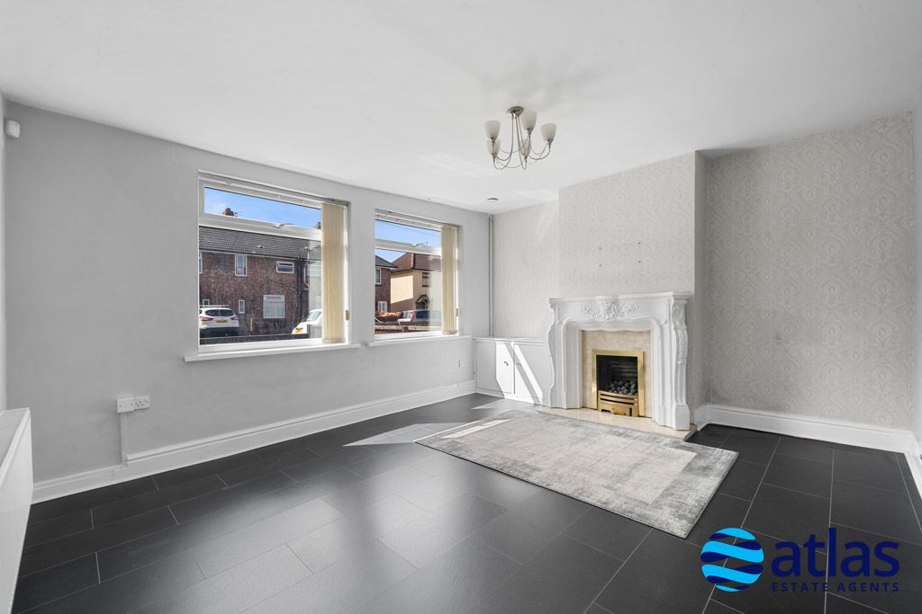 Property photo 3 of 25 Living Space