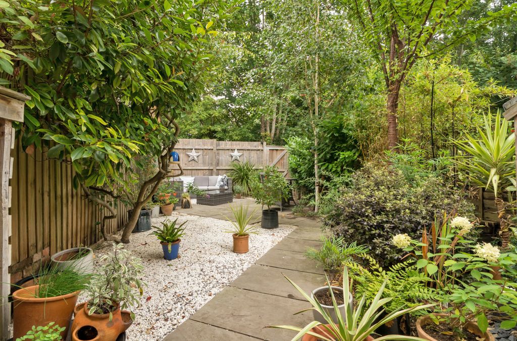 Property photo 2 of 13 1336754-31-689Cba...