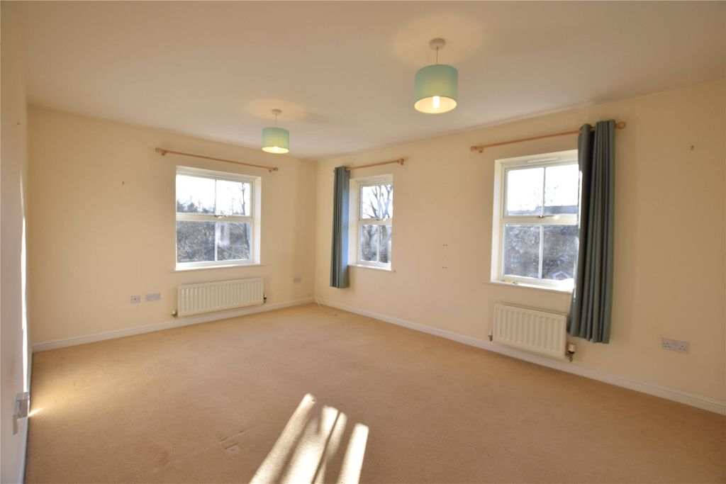 Property photo 3 of 9 Living/Dining Room