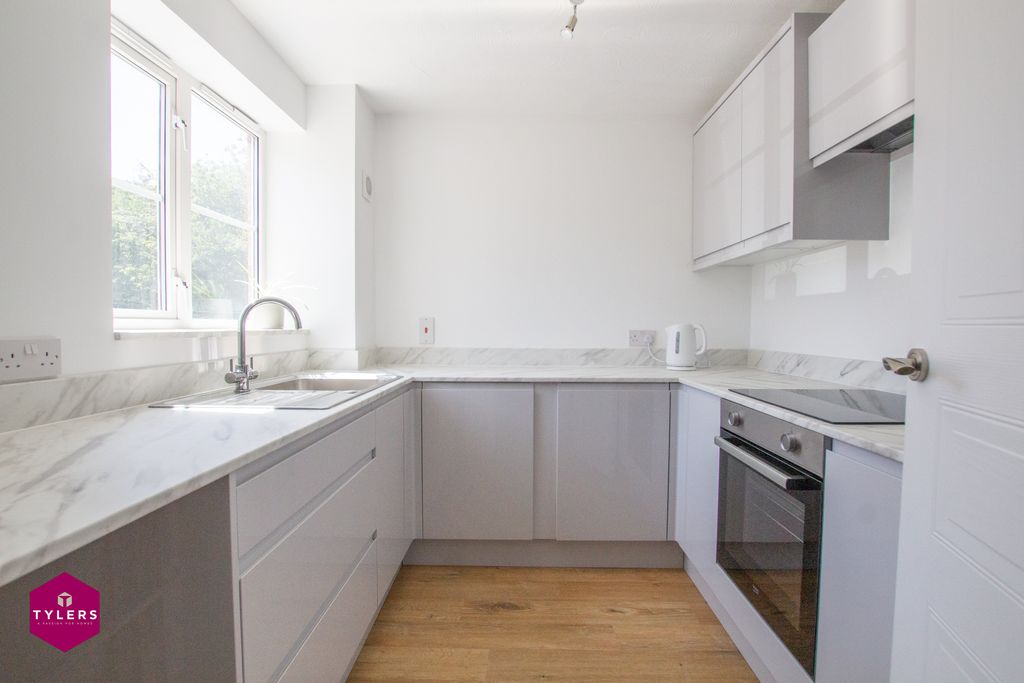 Property photo 2 of 8 Kitchen