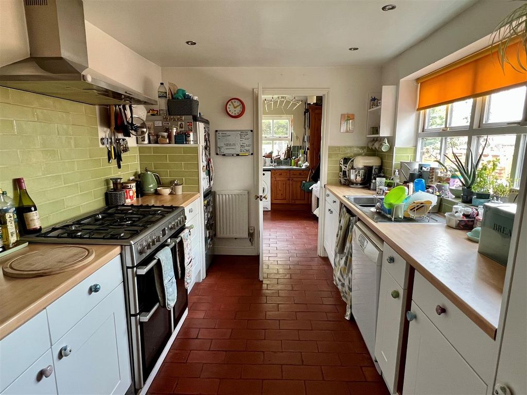 Property photo 3 of 12 Kitchen