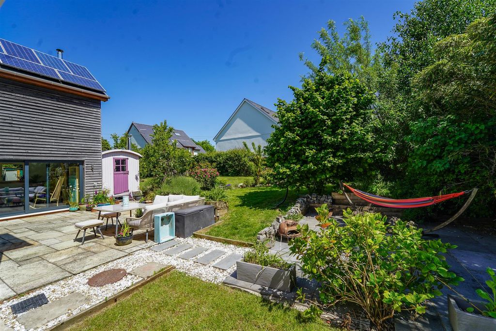 Property photo 3 of 62 Nick 2-1688.Jpg