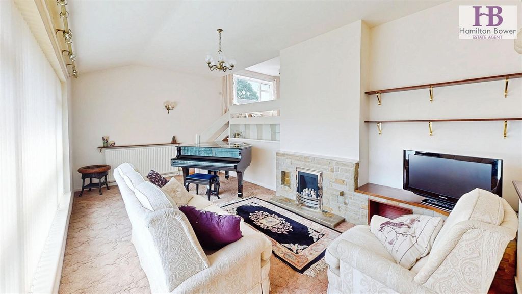 Property photo 3 of 14 333B6B88-4-Chelsea-Mansions-08042026_202803.Jpg