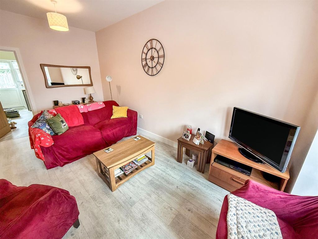 Property photo 2 of 11 Lounge