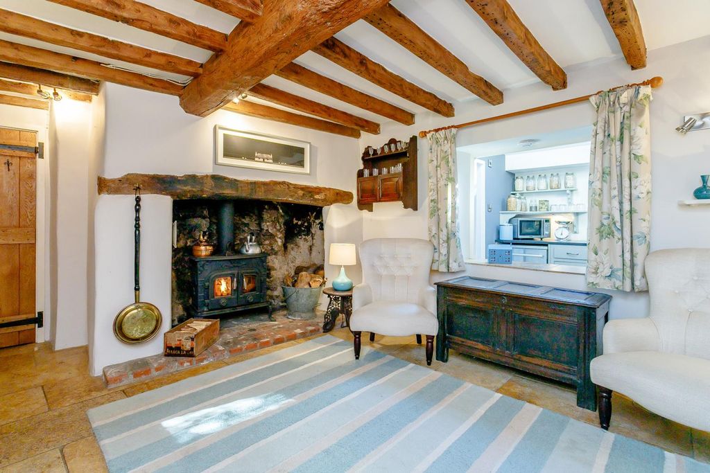 Property photo 3 of 34 8363244-Interior05-800.Jpg