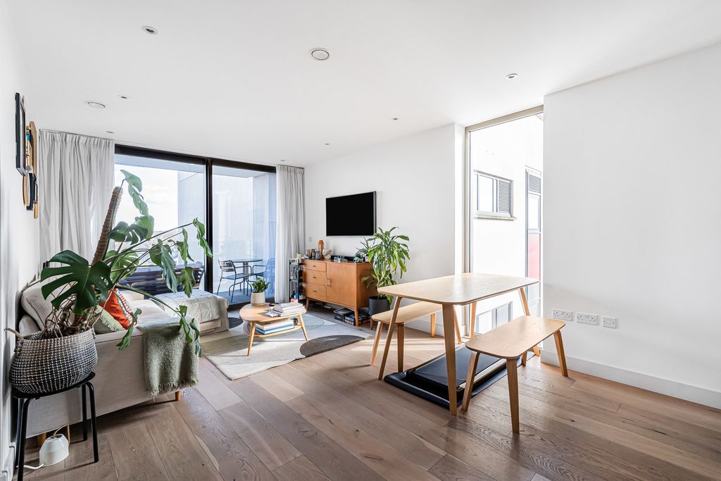 Property photo 1 of 17 Reception/Kitchen
