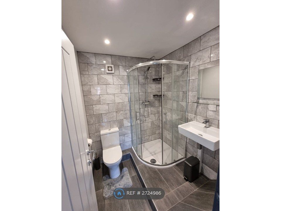 Property photo 2 of 8 Bathroom