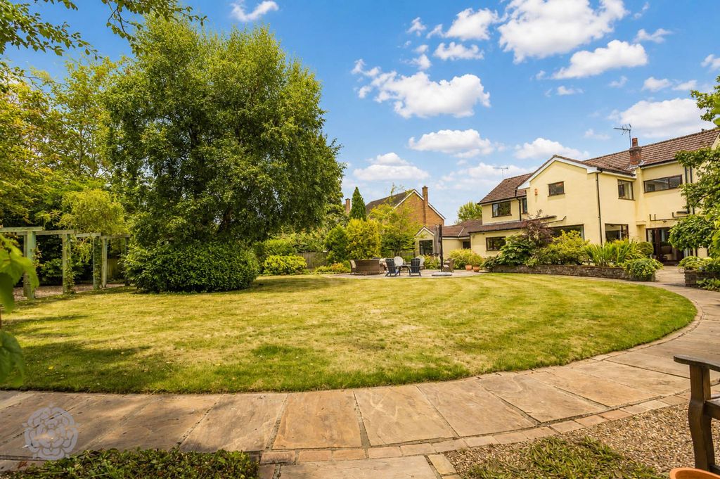 Property photo 2 of 51
