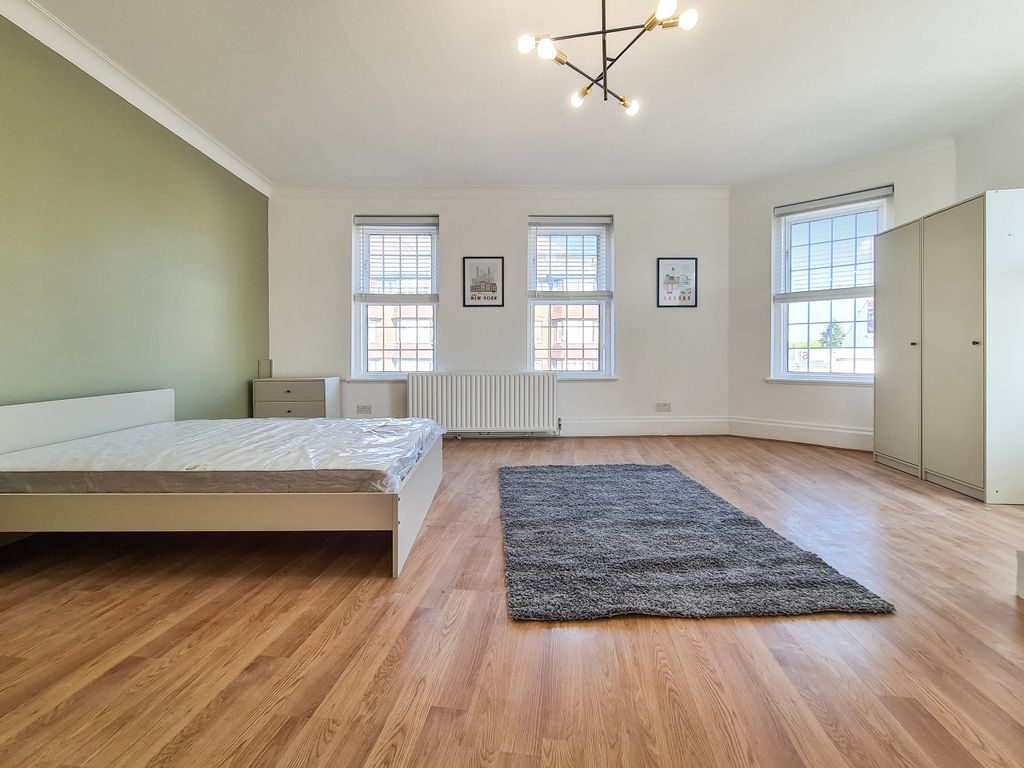 Property photo 2 of 11 Room 1 - 115A Pic 1