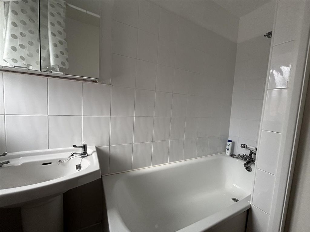 Additional image 8 of 2 bed flat to rentWrexham Street, Mold CH7
