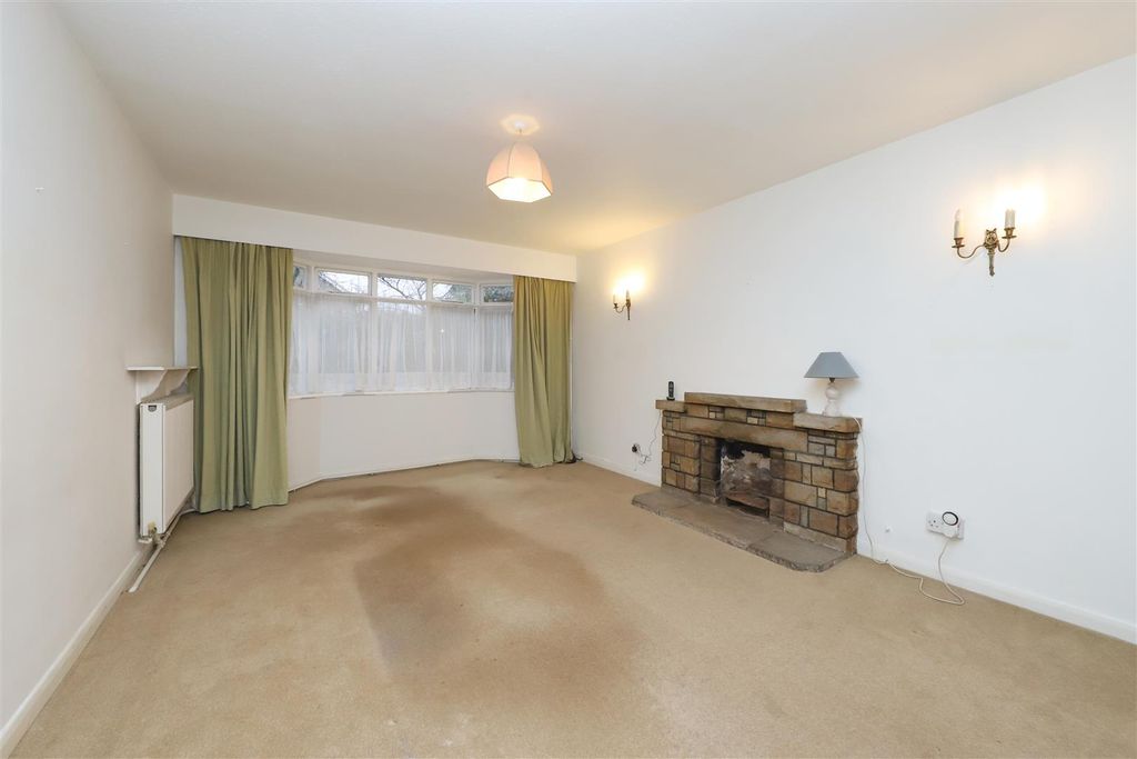 Property photo 3 of 14 Living Room