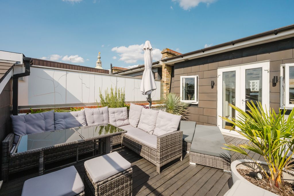 Property photo 2 of 28 Picture No. 19