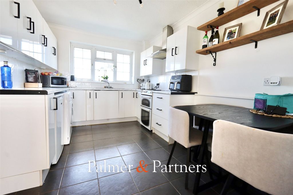 Property photo 2 of 8 Picture No. 25