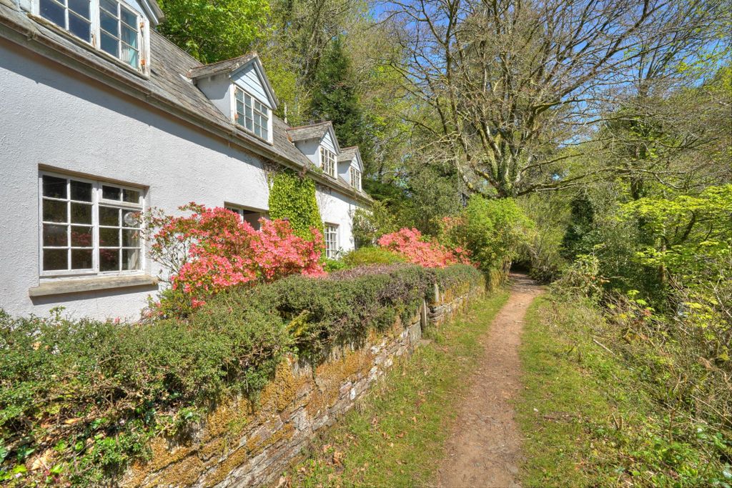 Property photo 2 of 21