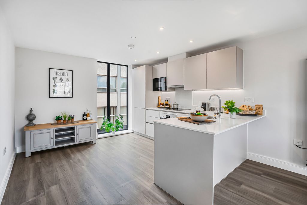 Property photo 2 of 17 Show Home