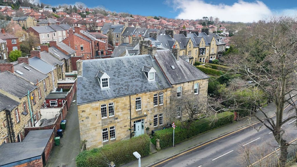 Property photo 1 of 16 External