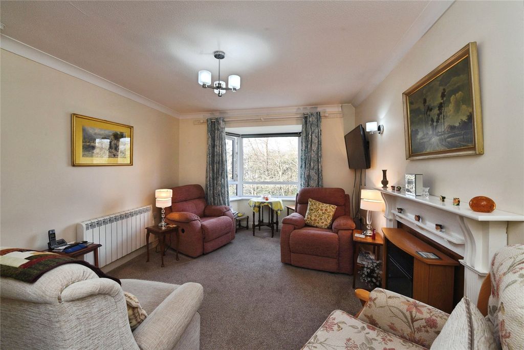 Property photo 3 of 11 Lounge