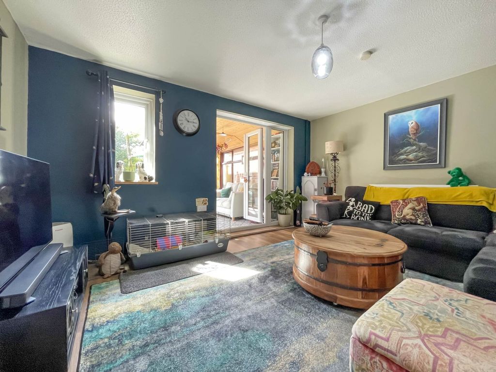 Property photo 2 of 25