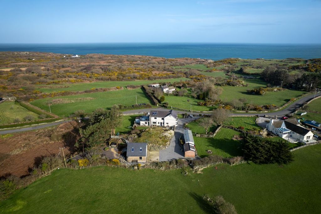 Property photo 2 of 106