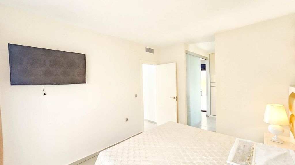 Property photo 2 of 47