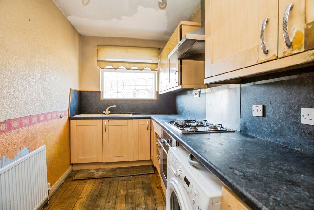 Property photo 3 of 20 Kitchen