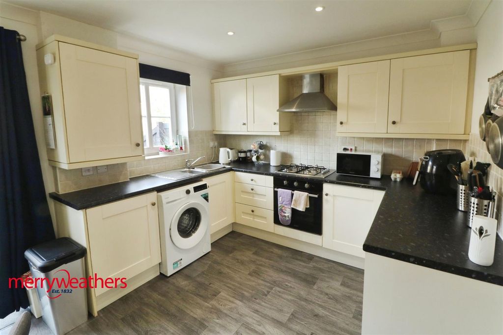 Property photo 3 of 15 Kitchen Diner