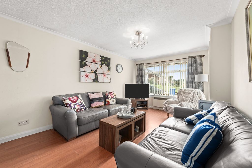 Property photo 2 of 18 4376402