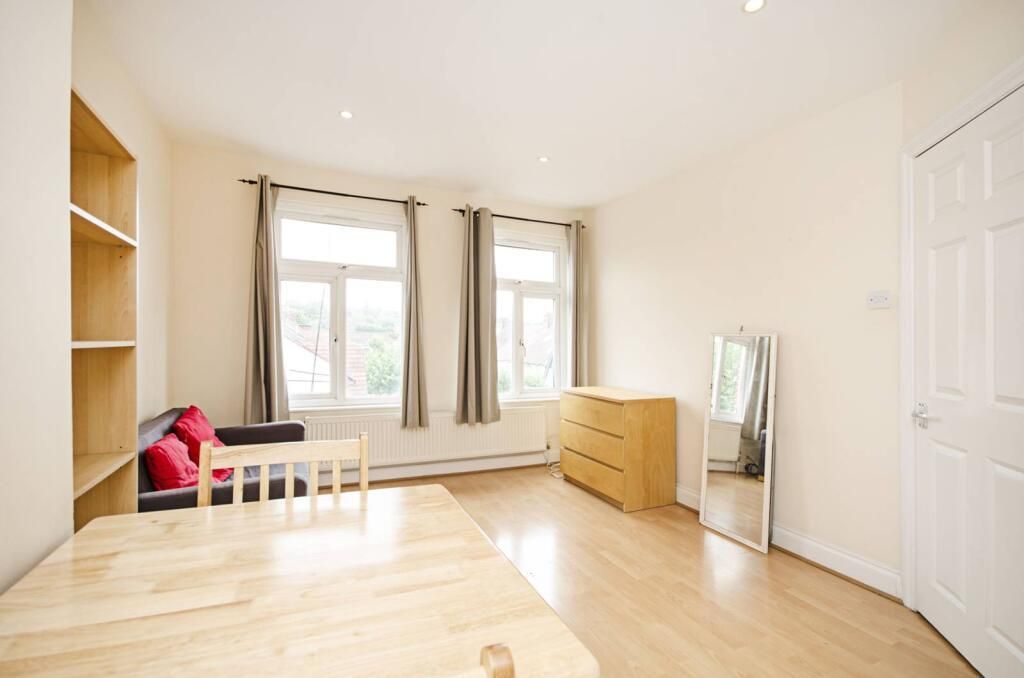 Property photo 1 of 6 1019A Finchley Road Reception.Jpeg