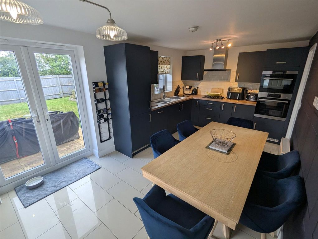 Property photo 3 of 23 Kitchen/Diner