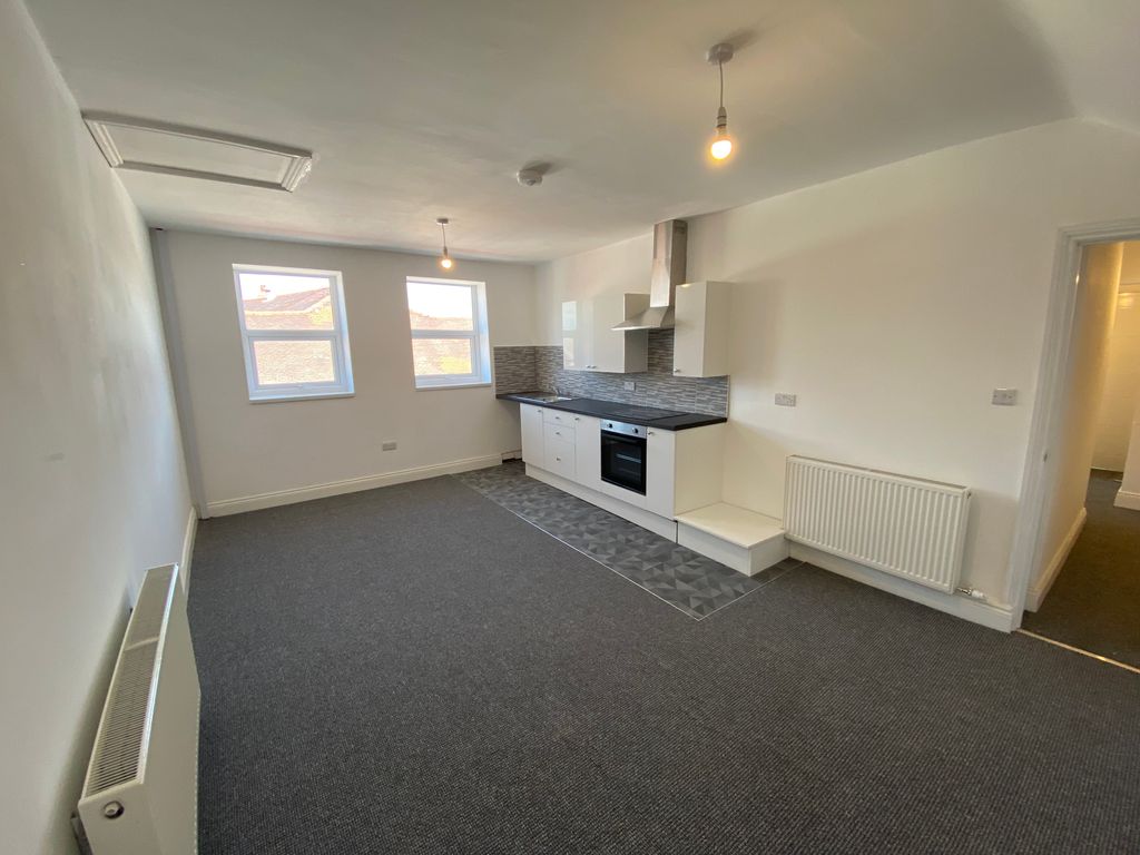 Property photo 1 of 11 Living Room/Kitchen