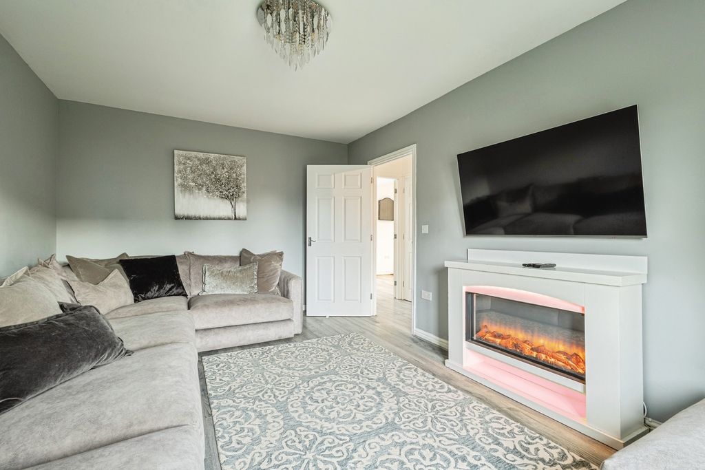 Property photo 3 of 17 Photo