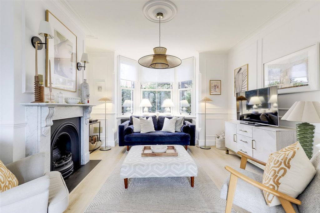 Property photo 2 of 27