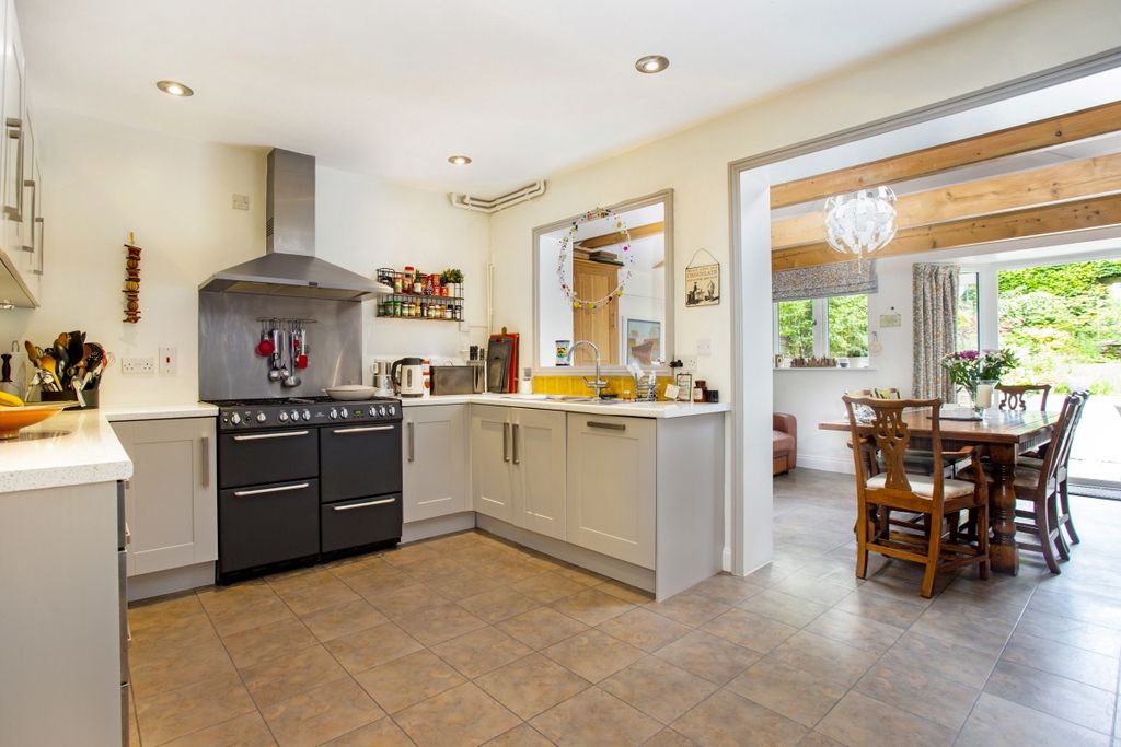Property photo 2 of 10 Kitchen