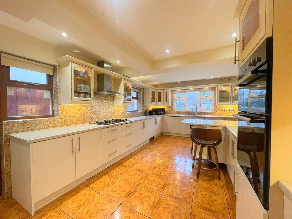 Property photo 2 of 21 Kitchen / Diner