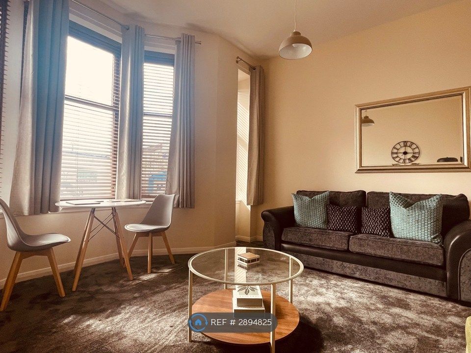 Property photo 3 of 7 Living Room