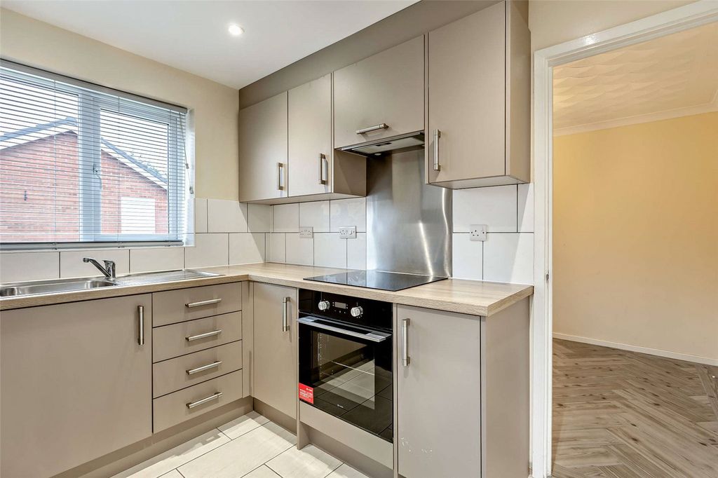 Property photo 2 of 9 Kitchen