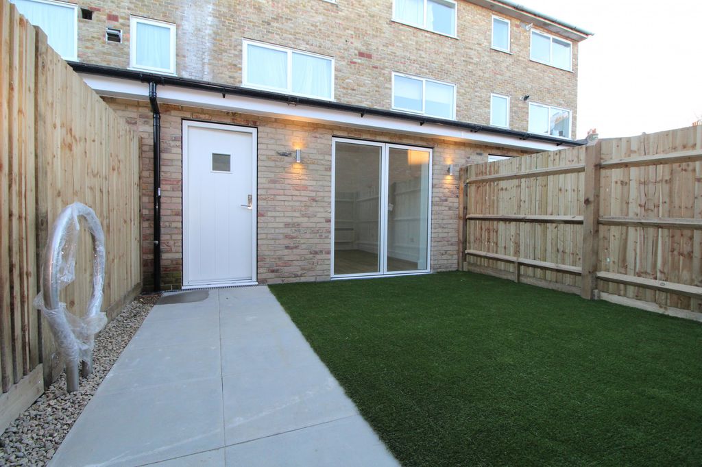 Property photo 1 of 3
