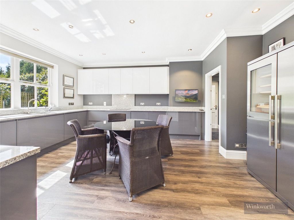 Property photo 2 of 27 Picture No. 75