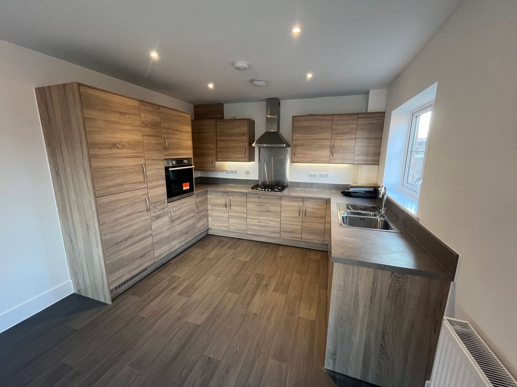 Property photo 2 of 18 Image