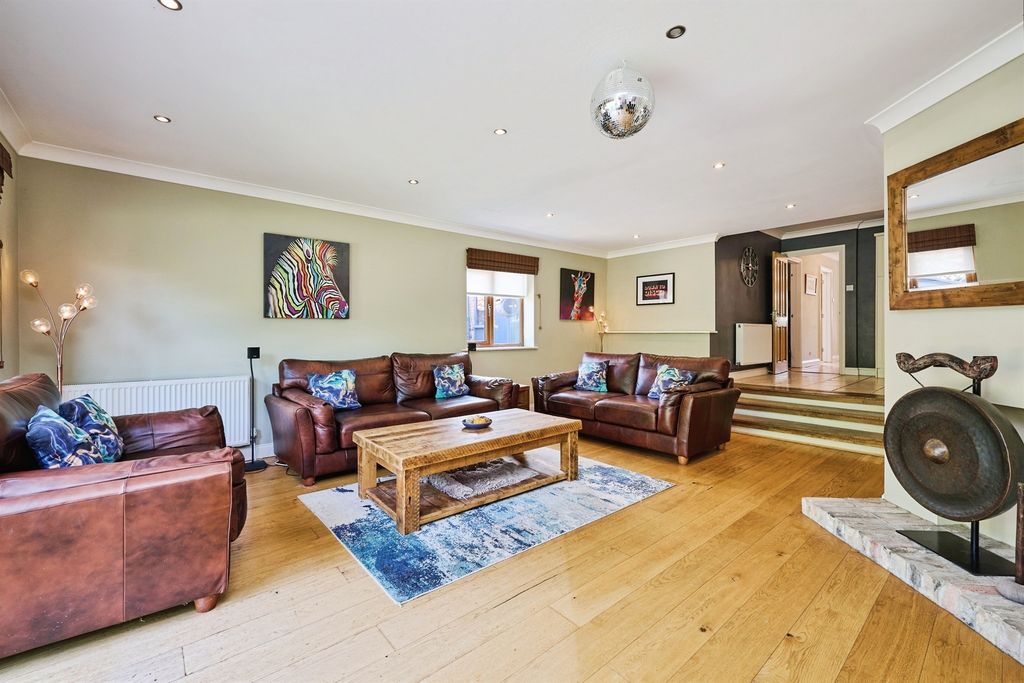 Property photo 2 of 19