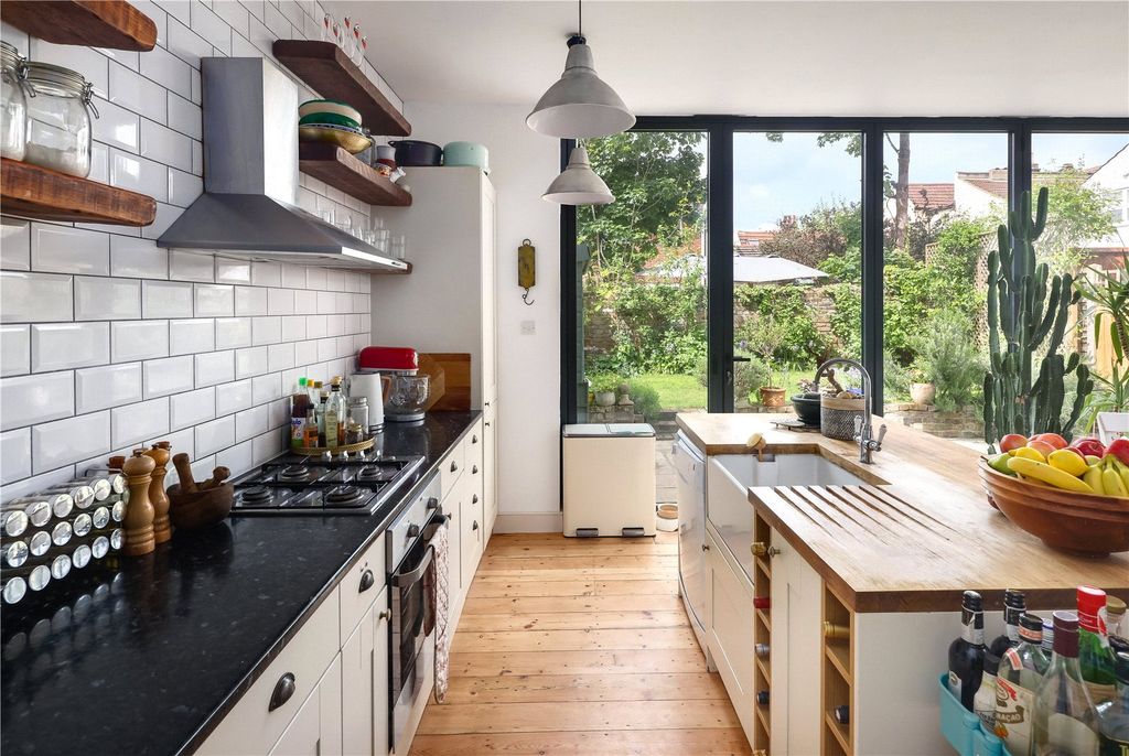 Property photo 1 of 31 Kitchen