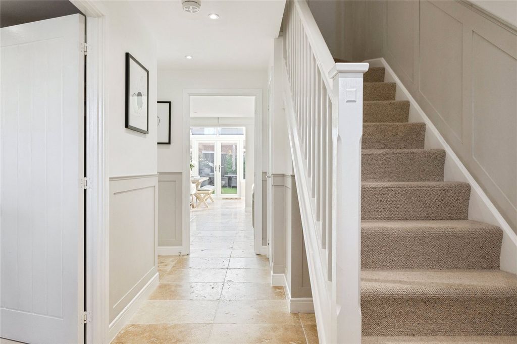 Property photo 3 of 19 Picture No. 02