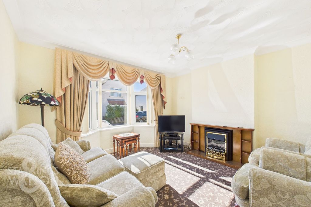 Property photo 2 of 26