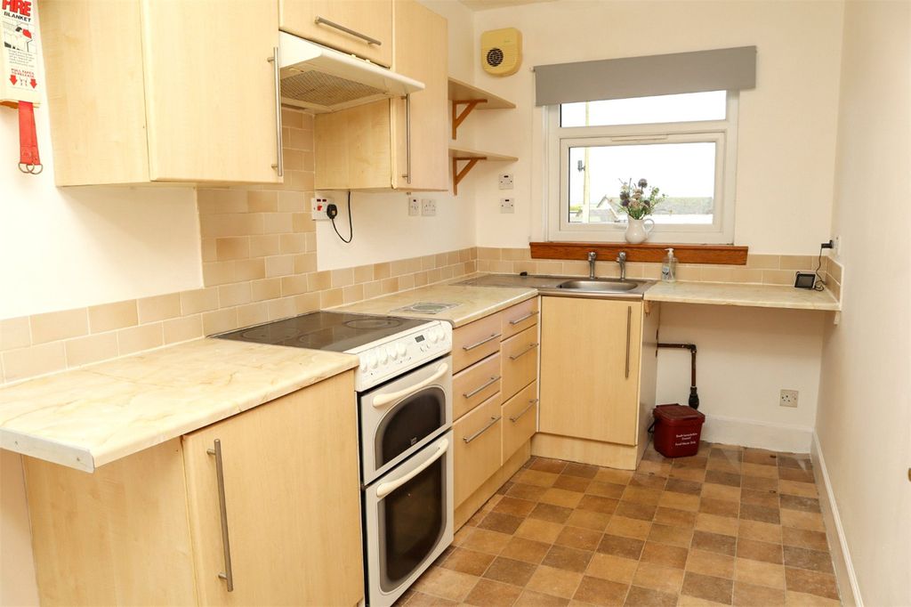 Property photo 3 of 12 Kitchen