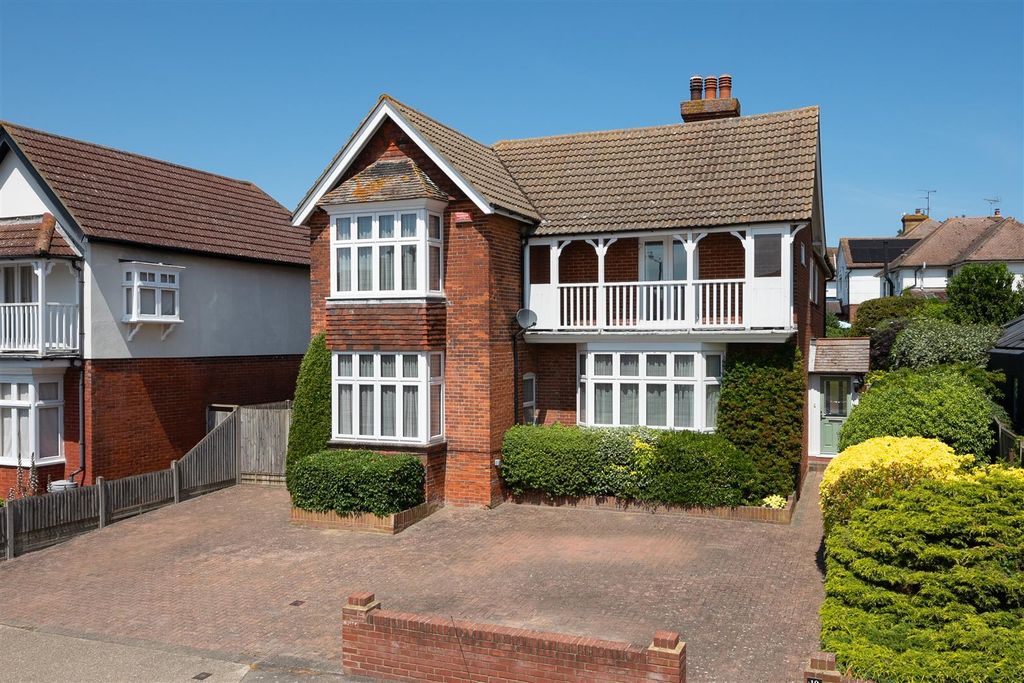 Property photo 1 of 28 Northwood Road, Tankerton, Whitstable