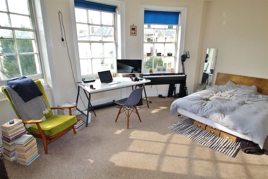 Property photo 1 of 4