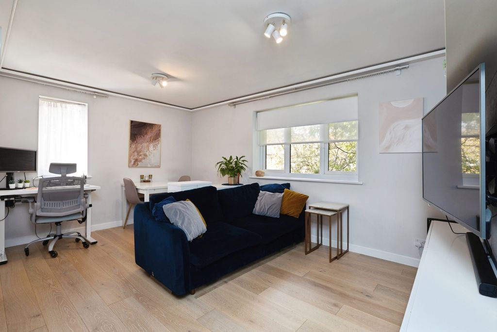 Property photo 2 of 16 Pbox-Img.Jpg