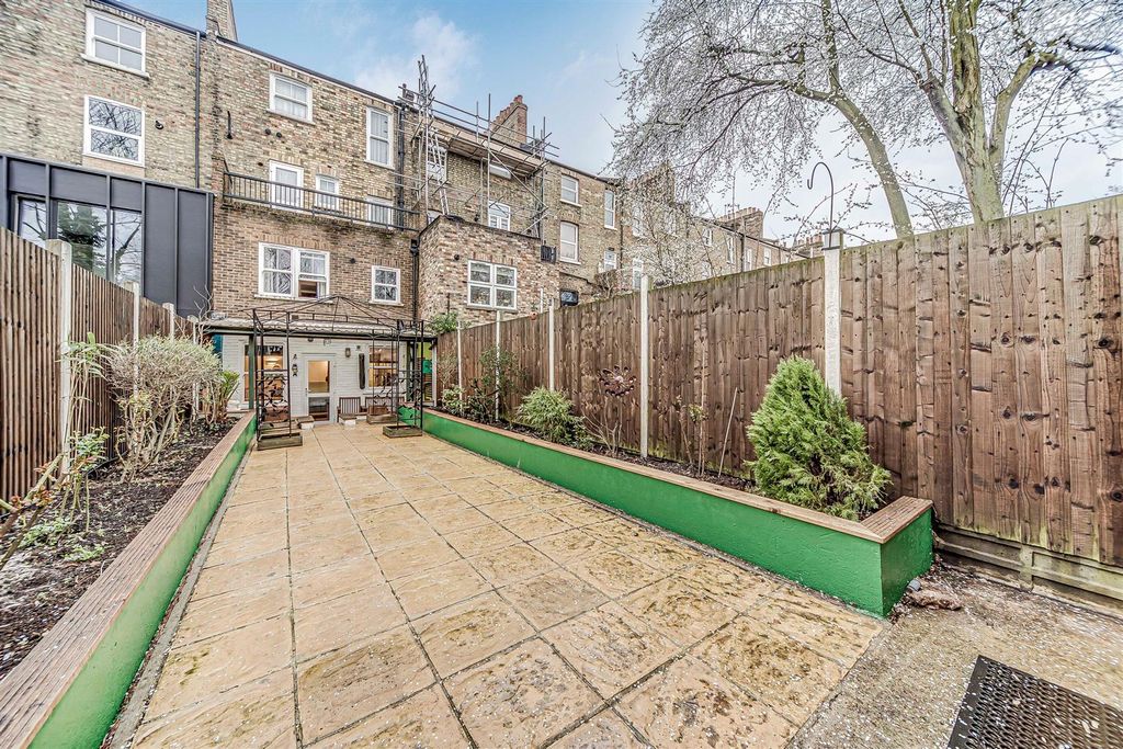 Property photo 3 of 14 D_D__Basement_Flat__50_Woodstock_Road-12.Jpg