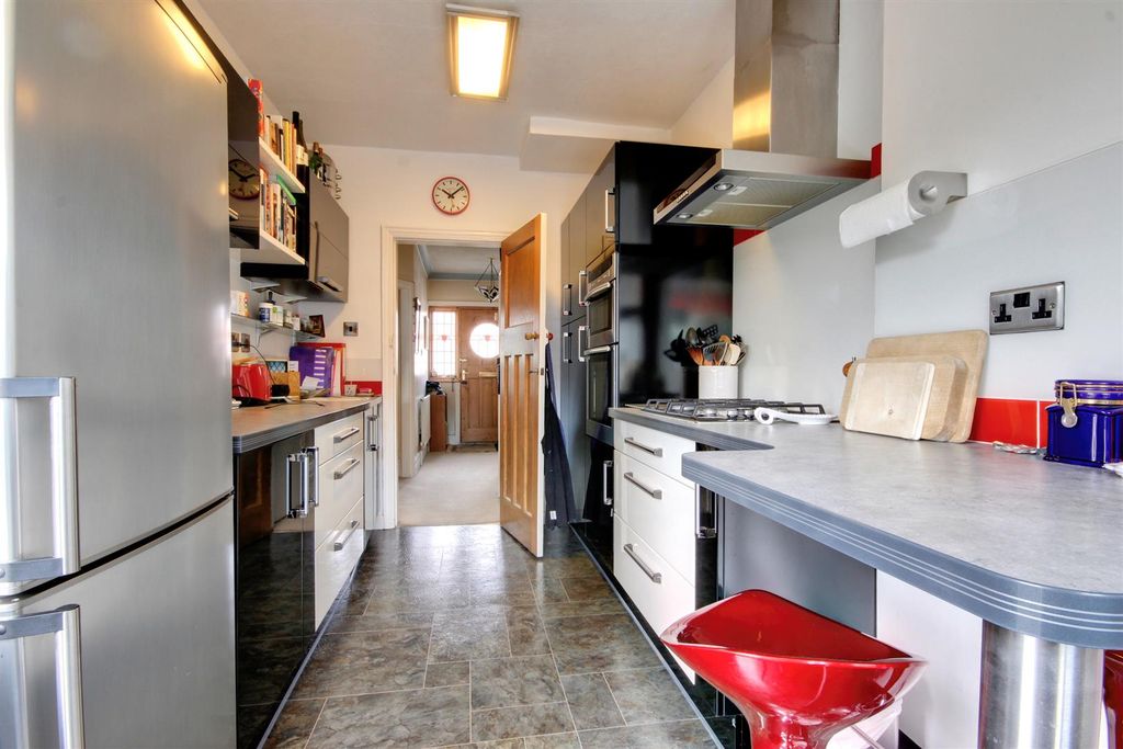 Property photo 3 of 12