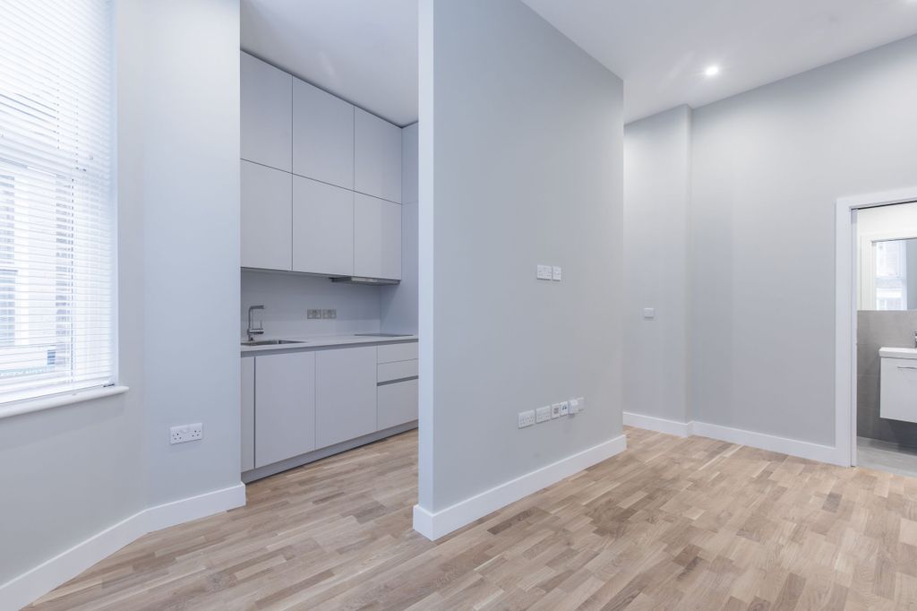 Property photo 2 of 10 Lounge